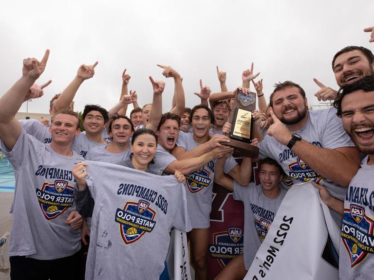 Image carousel - Men's waterpolo team champions 2022